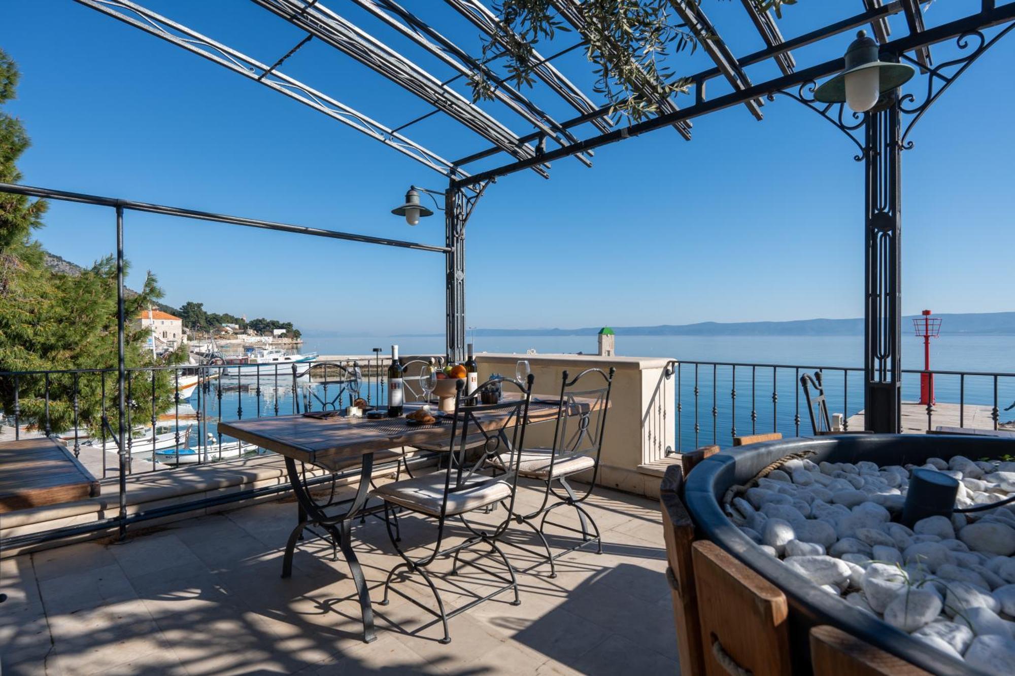 Hotel Newly Renovated Kastil 3*