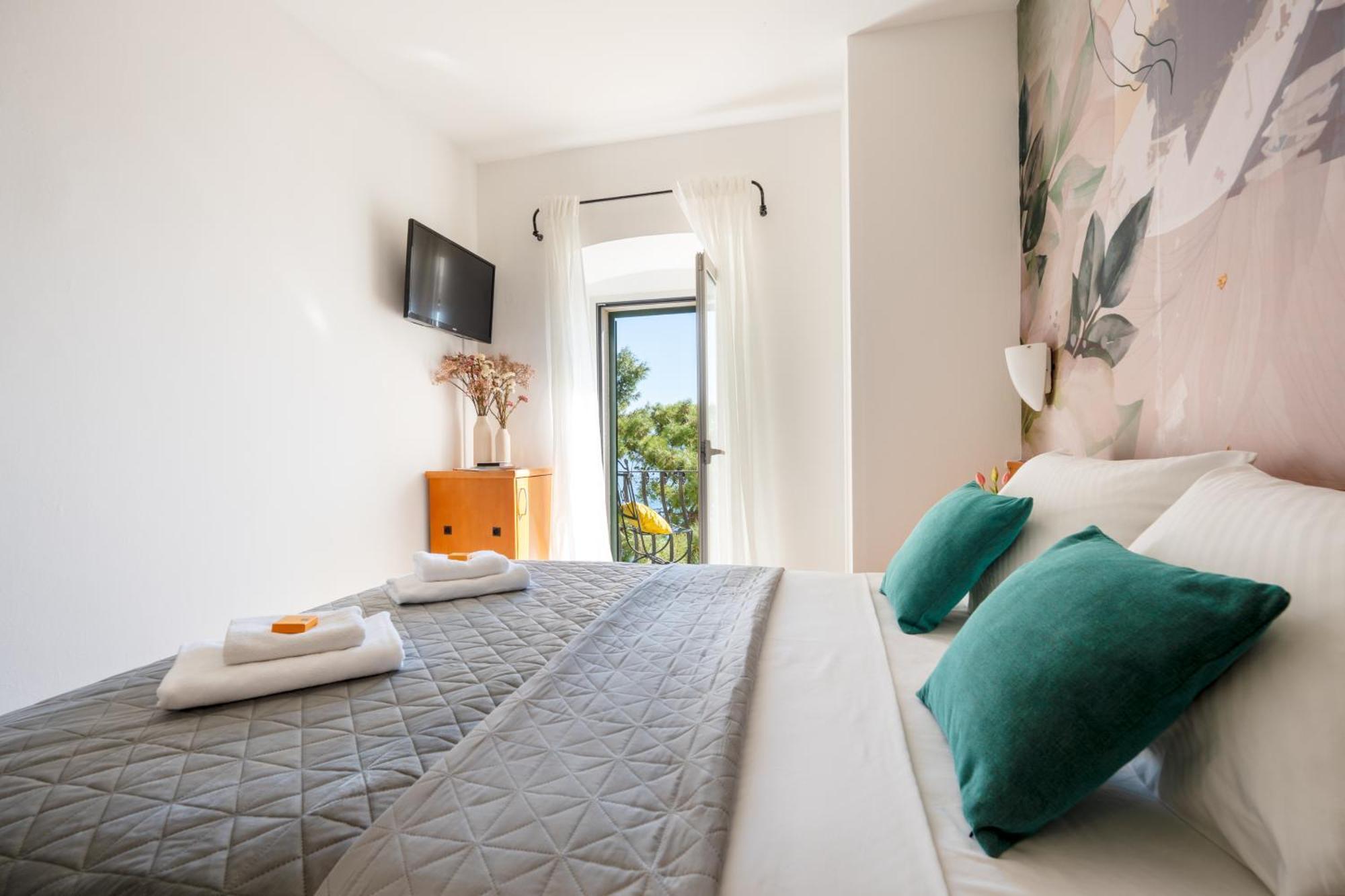 Kastil Hotel Bol
